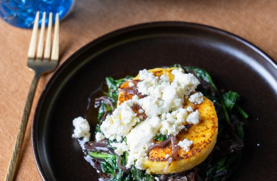 Spenótos polenta juhtúróval