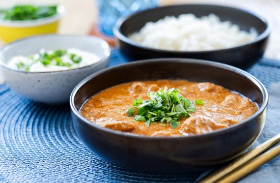Csirke korma rizzsel