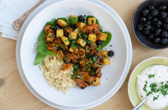 Füstölt tofu sült répával és kuszkusszal