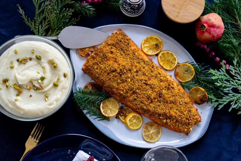 Mézes-pisztáciás lazac parmezános karfiolpürével