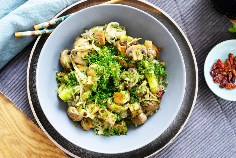 Rizstészta tofuval és gombával