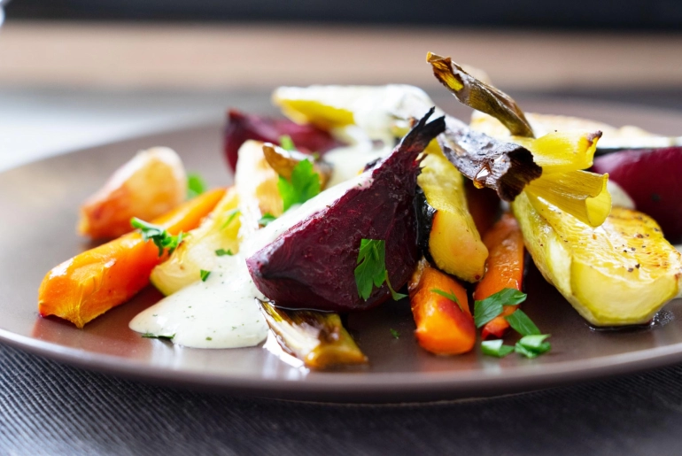 Grillezett zöldségek mentaszósszal