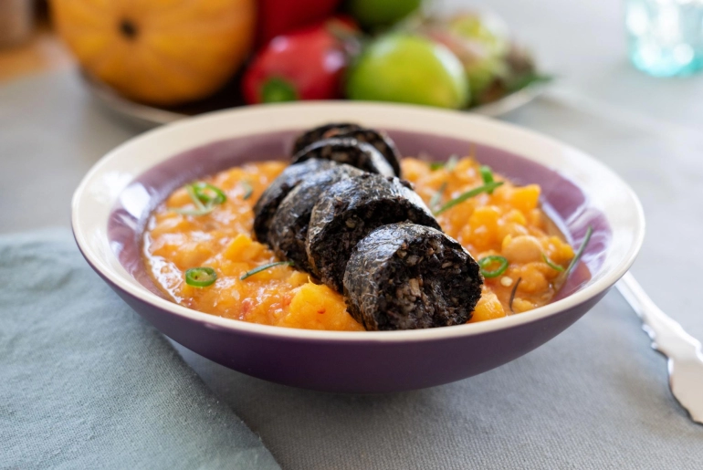 Csicseriborsós édesburgonya főzelék hurkával