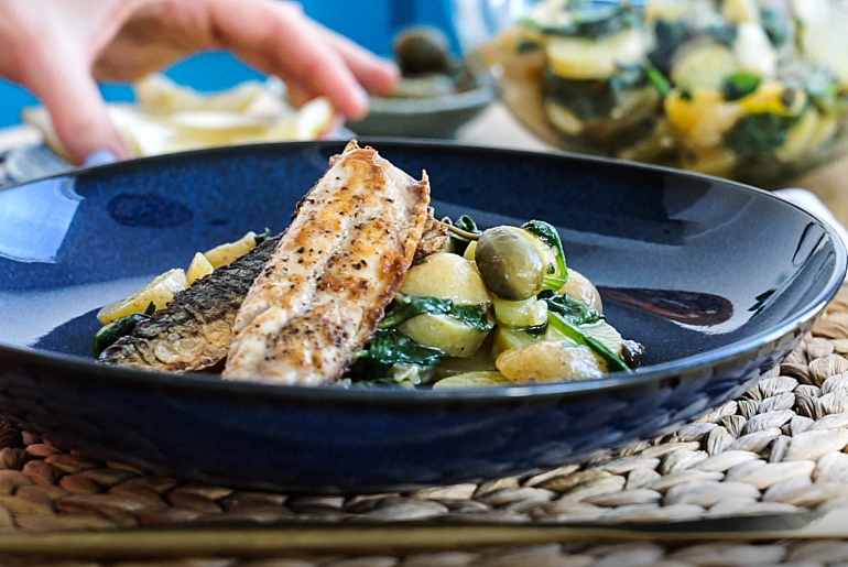 Spenótos újkrumpli saláta makrélával