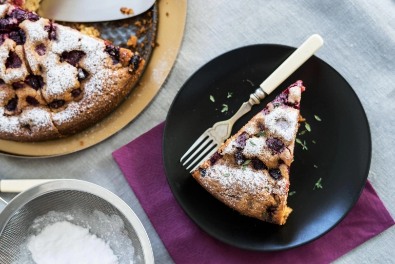 Olívaolajos málnás piskótatorta