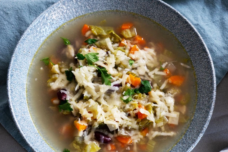 Rusztikus zöldségleves parmezánnal