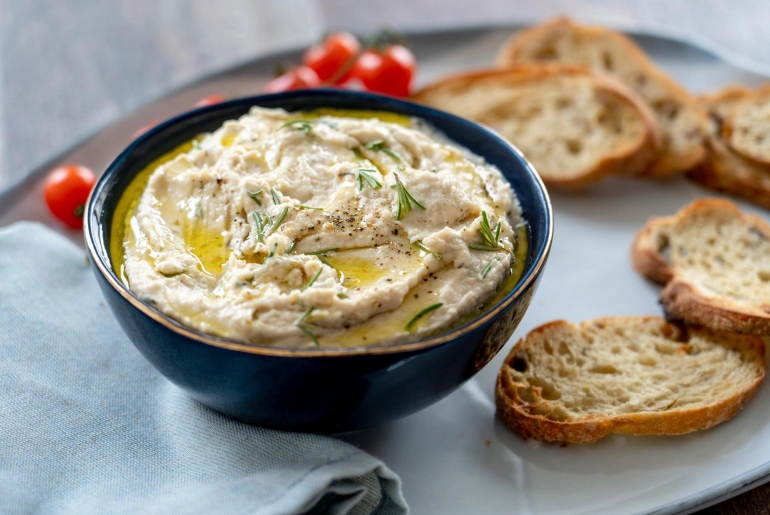 Rozmaringos fehérbab-krém