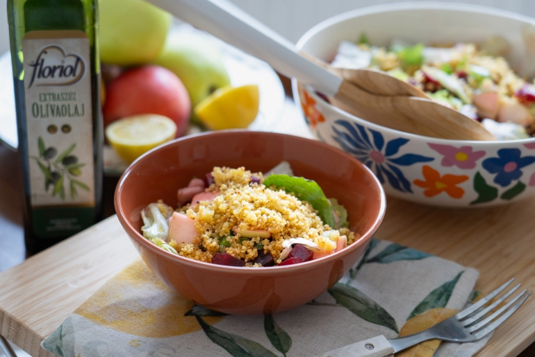 Sült céklás almasaláta mézzel pirított kölessel