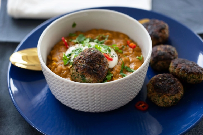 Kókusztejes sárgaborsófőzelék zöld fasírttal