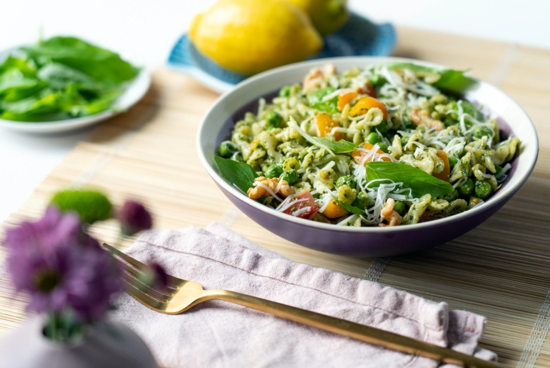 Pestos-zöldborsós tésztasaláta