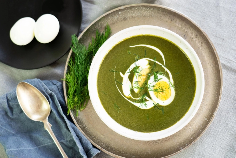 Kapros spenótkrémleves főtt tojással