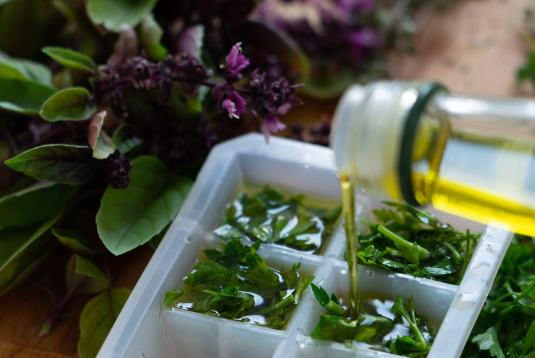 Olajban fagyasztott fűszerek