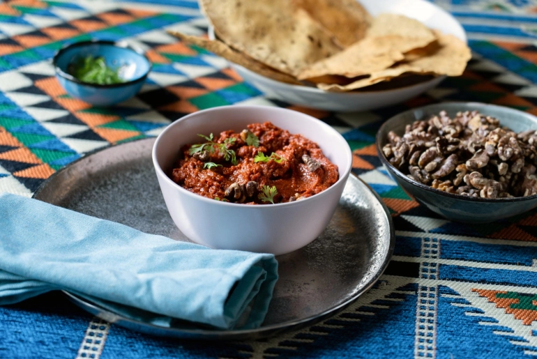 Zöldséges muhammara papadammal
