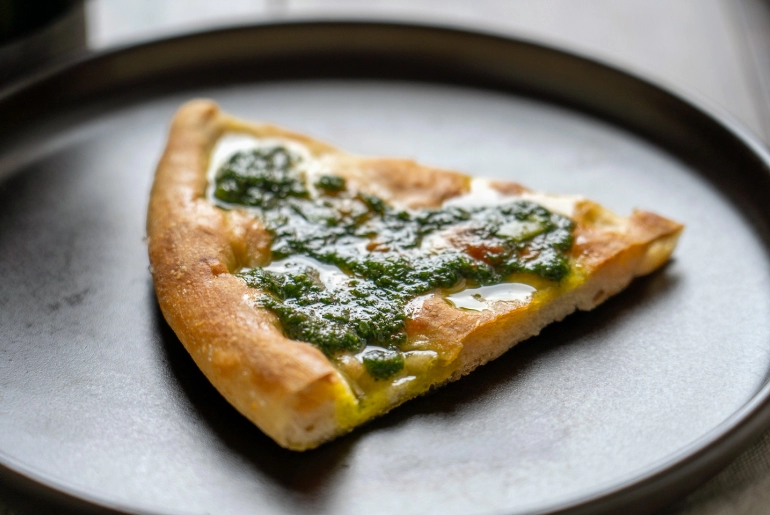 Kapros-fokhagymás kenyérlángos