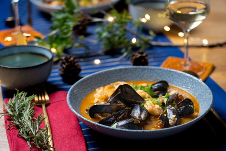 Édesköményes tenger gyümölcsei leves