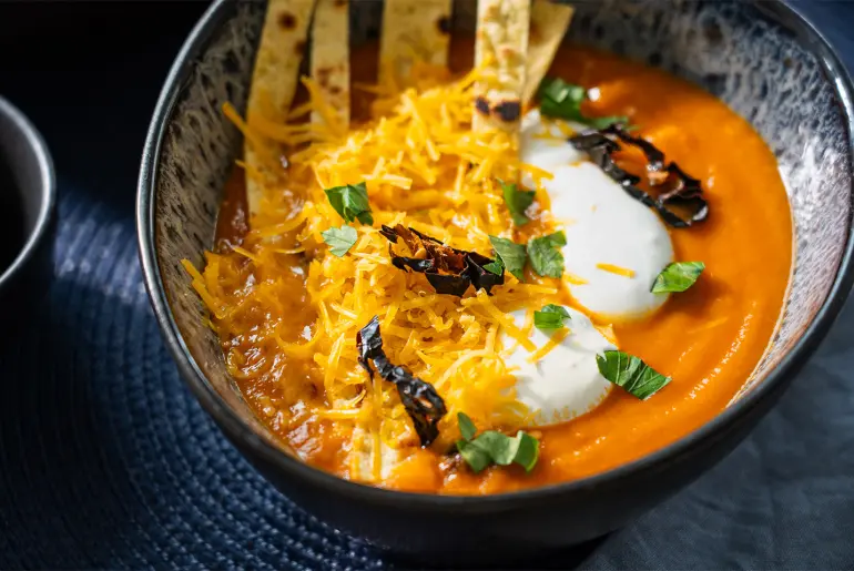 Édesburgonya krémleves pirított tortilla csíkokkal 