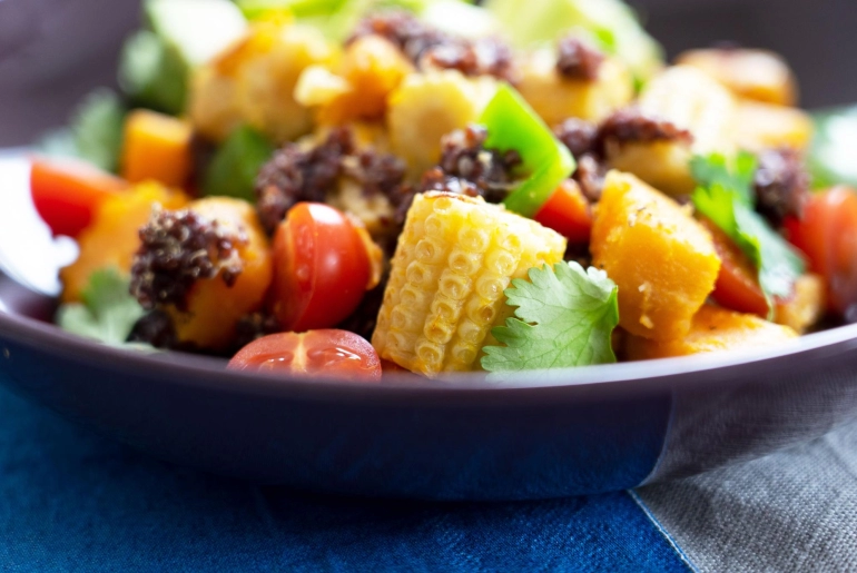 Perui quinoás avokádósaláta