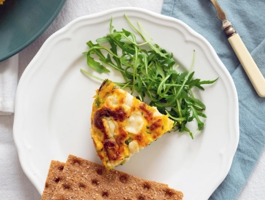 Zöldhagymás-kecskesajtos frittata