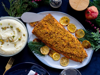 Mézes-pisztáciás lazac parmezános karfiolpürével