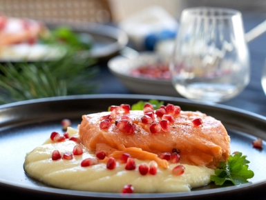 Konfitált lazac parmezános karfiolkrémmel