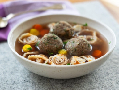 Májgombócleves palacsintatésztával