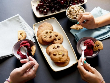 Meggy sorbet pisztáciás keksszel 