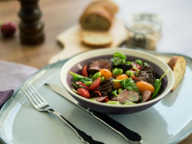 Friss edamame saláta steakfalatokkal