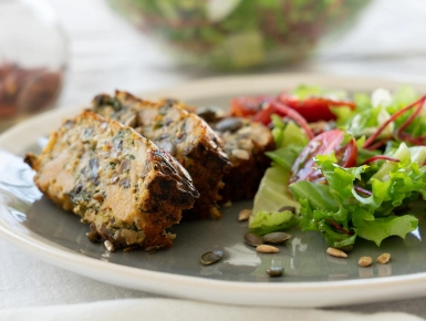 Spenótos-gombás zöldségvagdalt friss salátával