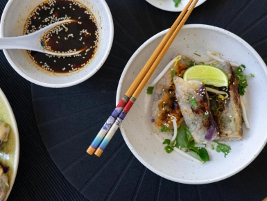 Pirított tavaszi tekercs rákkal