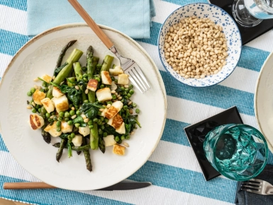 Tavaszi spárgasaláta grillezett halloumival