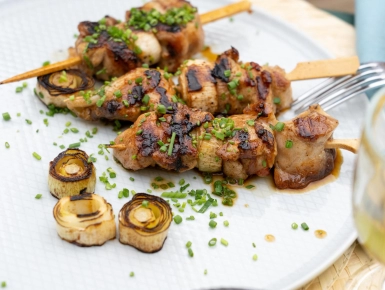 Csirke yakitori szezámos uborkasalátával