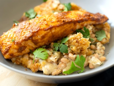 Pestós  lazac fehérbab gratinnal 