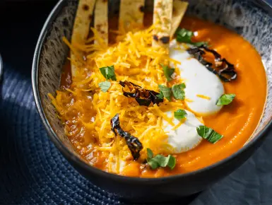 Édesburgonya krémleves pirított tortilla csíkokkal